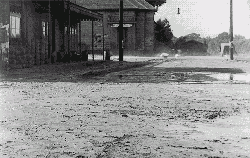 The Amazing Stunts of Buster Keaton on Animated GIFs 3 buster_keaton_stunts_090914_2
