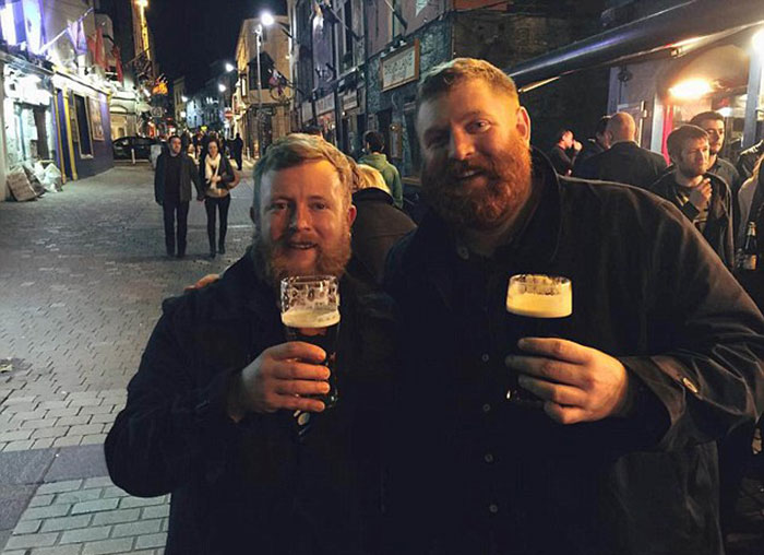 bearded-men-lookalikes-doppelgangers-aeroplane-flight-2
