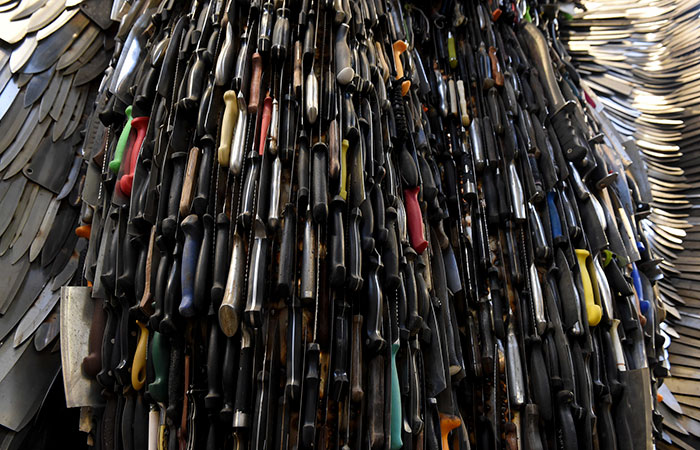 This Sculpture is Made of 100,000 Knives Confiscated by Police 4 giant knife angel sculpture alfie radley 4