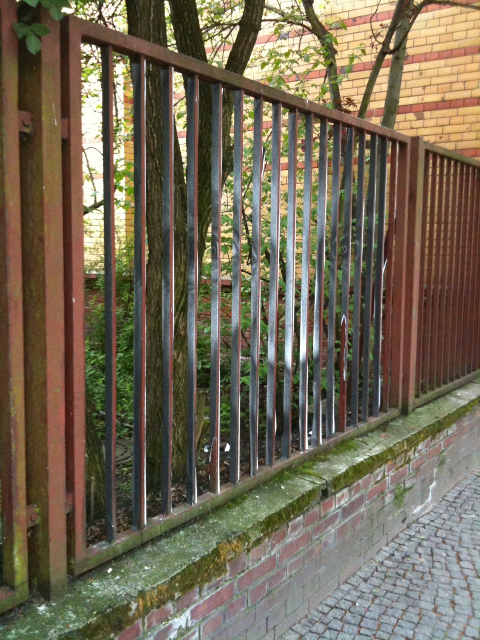 amazing perpectival steert art berlin fence 2 1