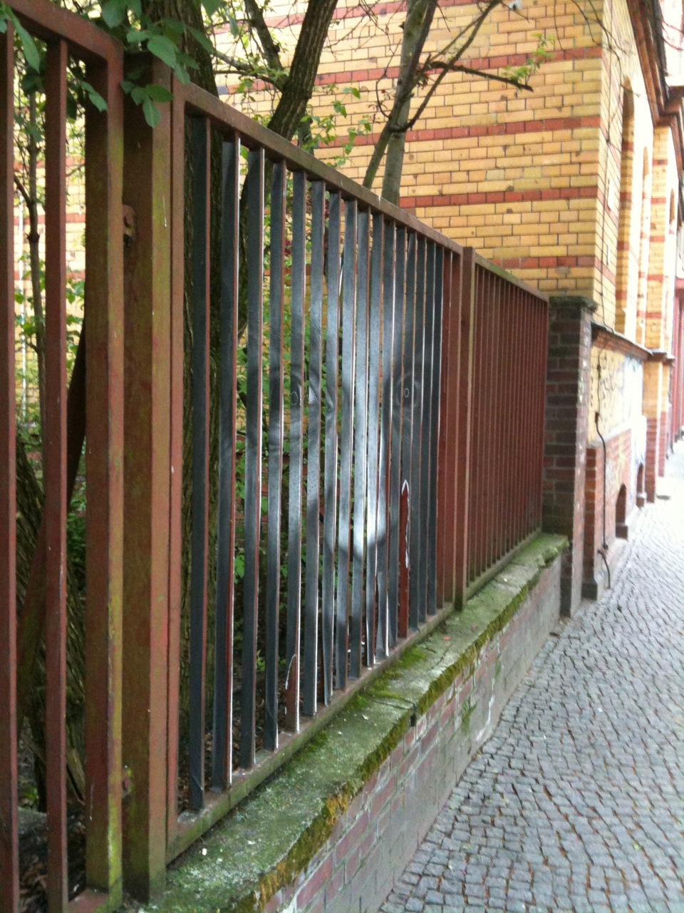 amazing perpectival steert art berlin fence 3 1